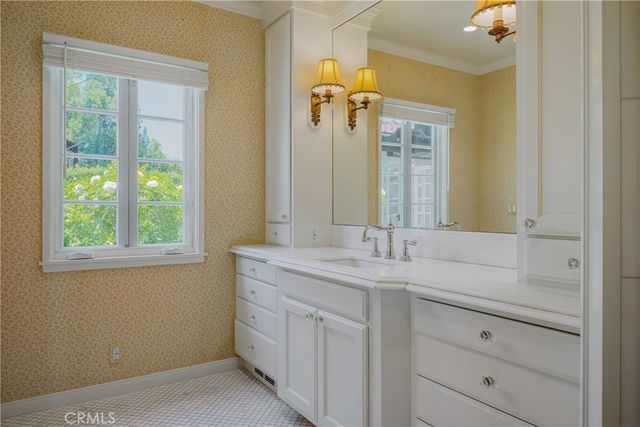 1243 Rossmoyne Avenue, Glendale, CA 91207