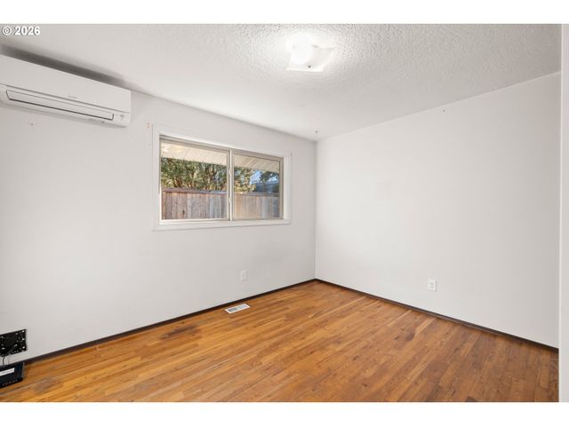 12600 Ne DAVIS St, Portland, OR 97230