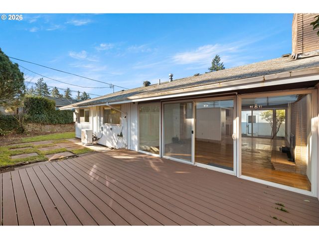 12600 Ne DAVIS St, Portland, OR 97230