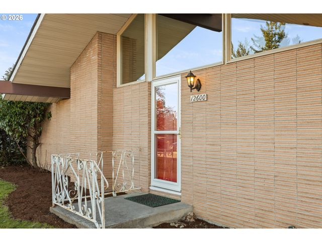 12600 Ne DAVIS St, Portland, OR 97230