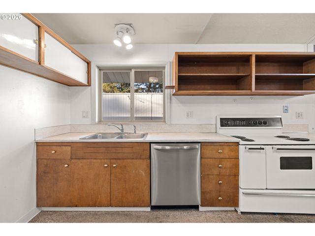 12600 Ne DAVIS St, Portland, OR 97230