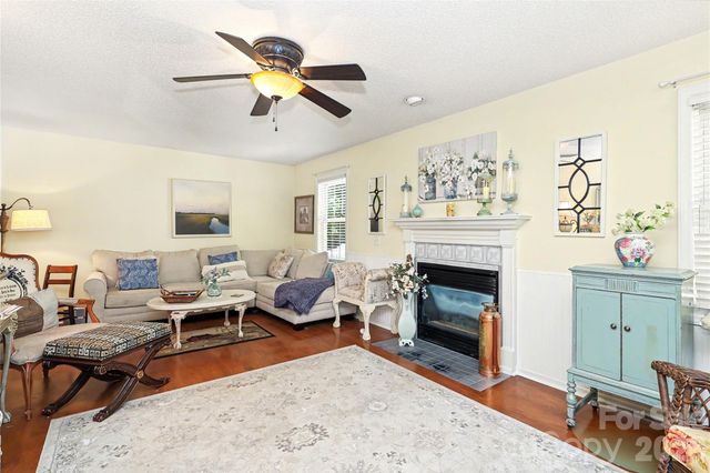 612 17th Avenue Drive SE, Hickory, NC 28602