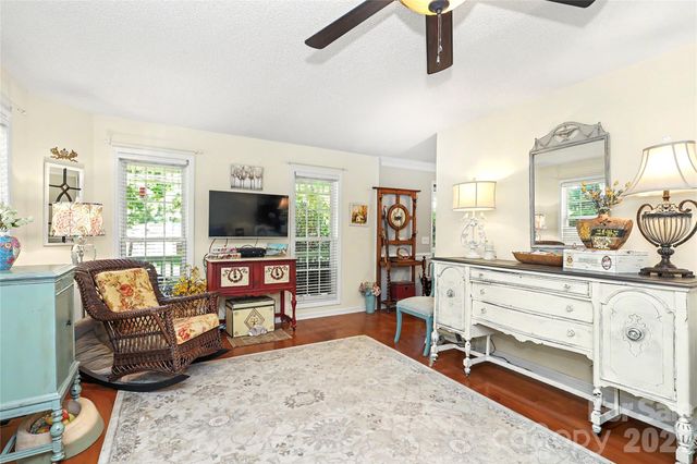 612 17th Avenue Drive SE, Hickory, NC 28602
