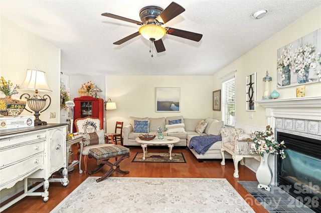 612 17th Avenue Drive SE, Hickory, NC 28602