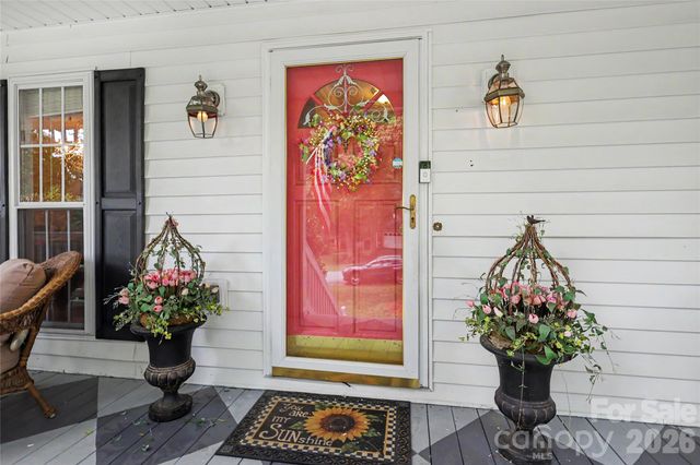612 17th Avenue Drive SE, Hickory, NC 28602