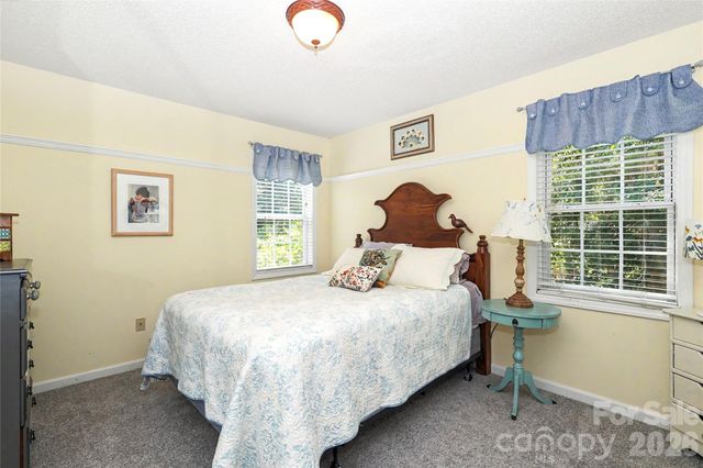 612 17th Avenue Drive SE, Hickory, NC 28602