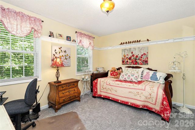 612 17th Avenue Drive SE, Hickory, NC 28602