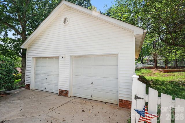 612 17th Avenue Drive SE, Hickory, NC 28602