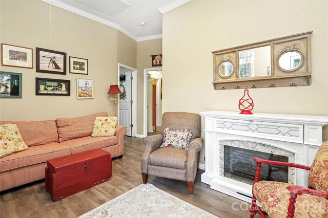 612 17th Avenue Drive SE, Hickory, NC 28602