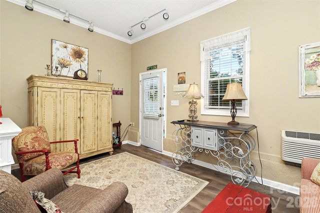 612 17th Avenue Drive SE, Hickory, NC 28602
