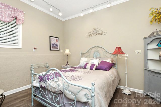 612 17th Avenue Drive SE, Hickory, NC 28602