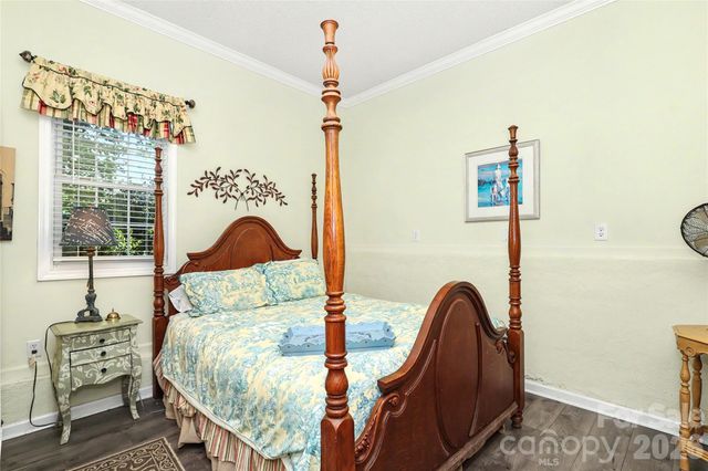 612 17th Avenue Drive SE, Hickory, NC 28602