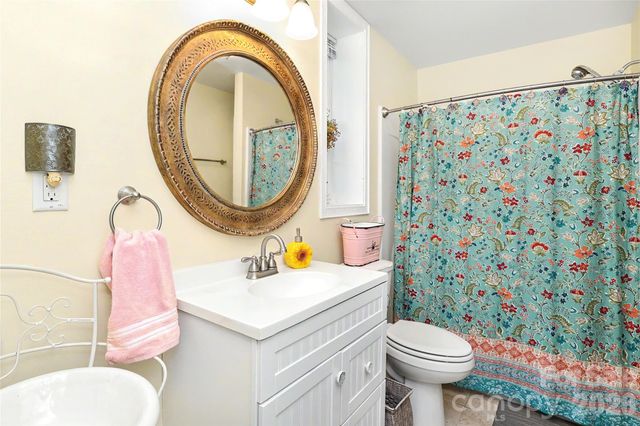 612 17th Avenue Drive SE, Hickory, NC 28602