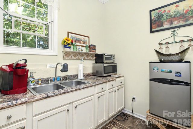 612 17th Avenue Drive SE, Hickory, NC 28602
