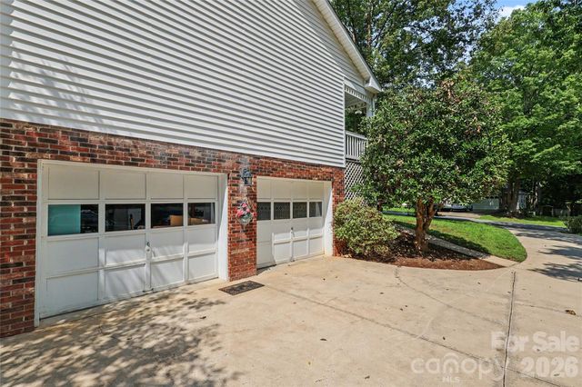 612 17th Avenue Drive SE, Hickory, NC 28602