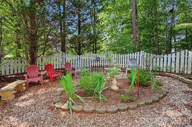 612 17th Avenue Drive SE, Hickory, NC 28602