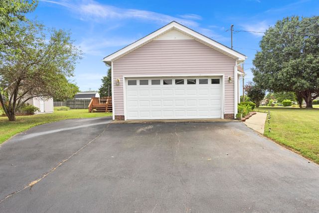 1701 Jamie Dr, Columbia, TN 38401