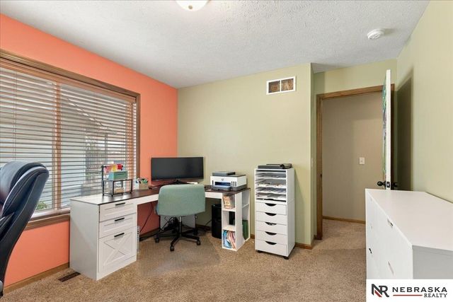 9629 Yellow Pine Road, Lincoln, NE 68505