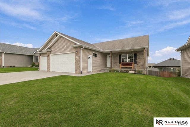 9629 Yellow Pine Road, Lincoln, NE 68505