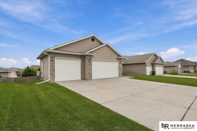9629 Yellow Pine Road, Lincoln, NE 68505