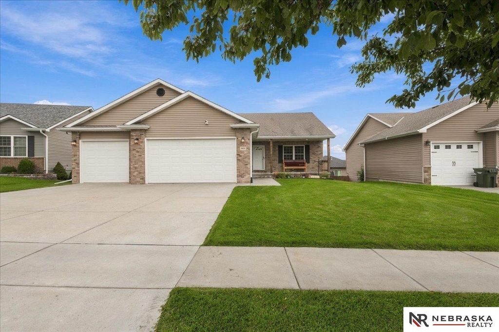 9629 Yellow Pine Road, Lincoln, NE 68505