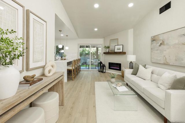 10108 Tres Lagos Ct, Spring Valley, CA 91977