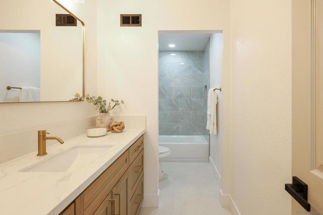10108 Tres Lagos Ct, Spring Valley, CA 91977