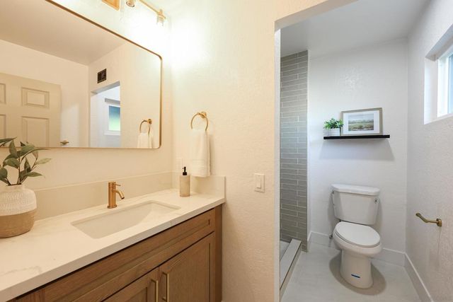 10108 Tres Lagos Ct, Spring Valley, CA 91977