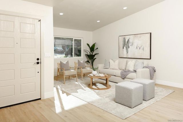 10108 Tres Lagos Ct, Spring Valley, CA 91977