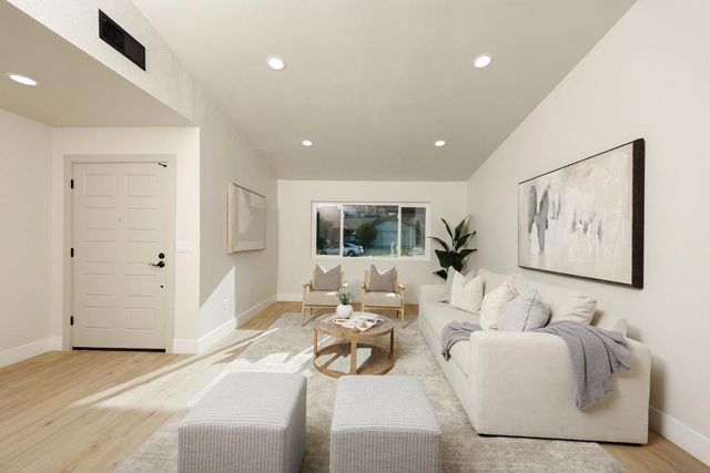 10108 Tres Lagos Ct, Spring Valley, CA 91977