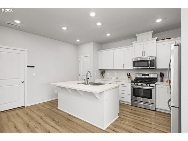 31160 Nw YORKSHIRE St, North Plains, OR 97133