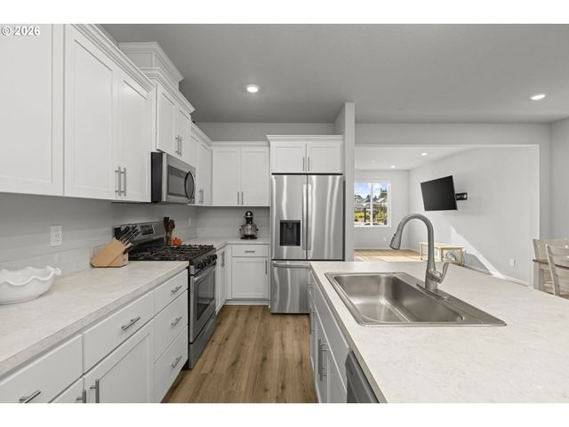 31160 Nw YORKSHIRE St, North Plains, OR 97133