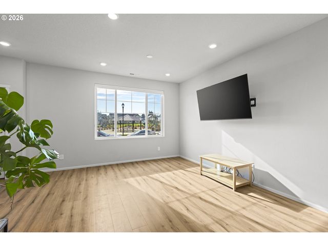 31160 Nw YORKSHIRE St, North Plains, OR 97133