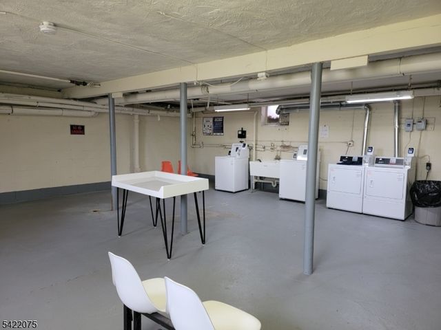 21 Troy Dr, Springfield Twp., NJ 07081