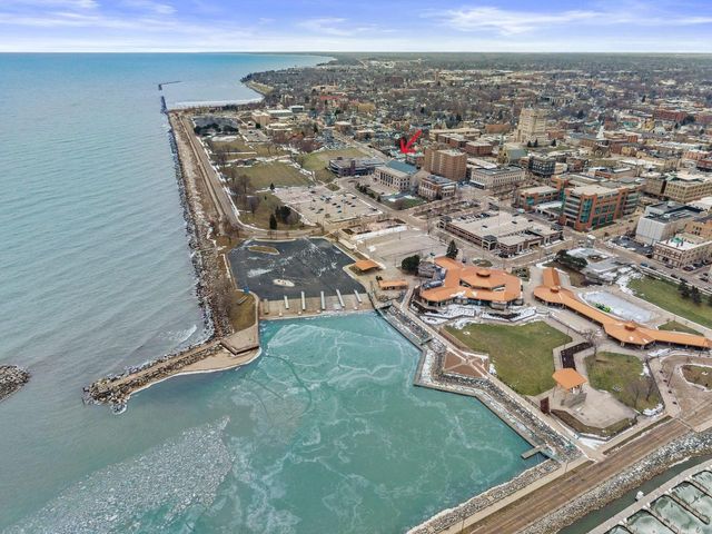 718 Lake AVENUE, Racine, WI 53403