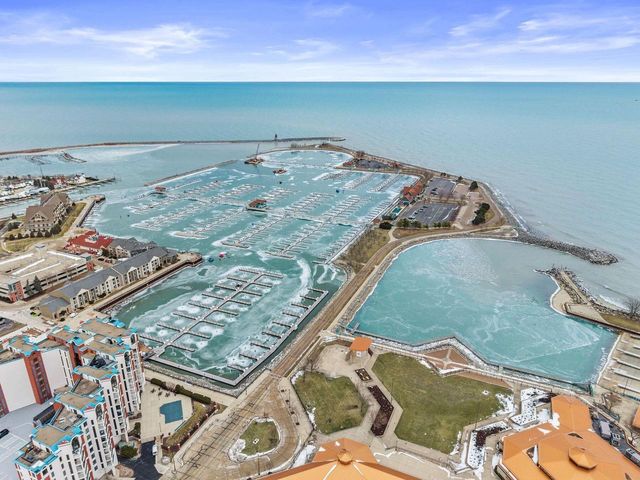 718 Lake AVENUE, Racine, WI 53403