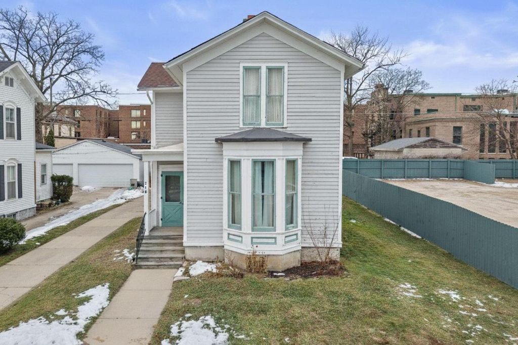 718 Lake AVENUE, Racine, WI 53403