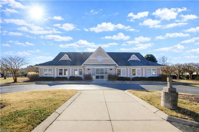 6303 S Oaken Gate DR, Suffolk, VA 23435