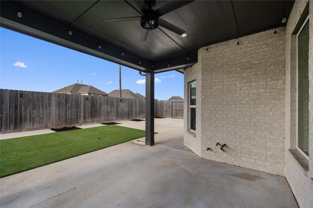 13710 Duro Bluff Drive, Cypress, TX 77429