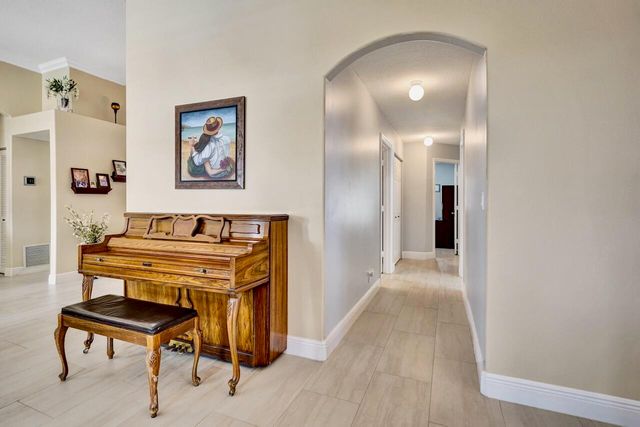 6171 Shadow Tree Lane, Lake Worth, FL 33463