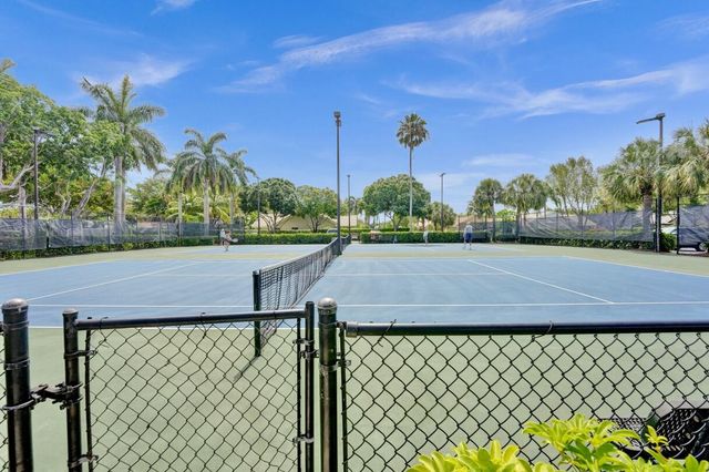 6171 Shadow Tree Lane, Lake Worth, FL 33463