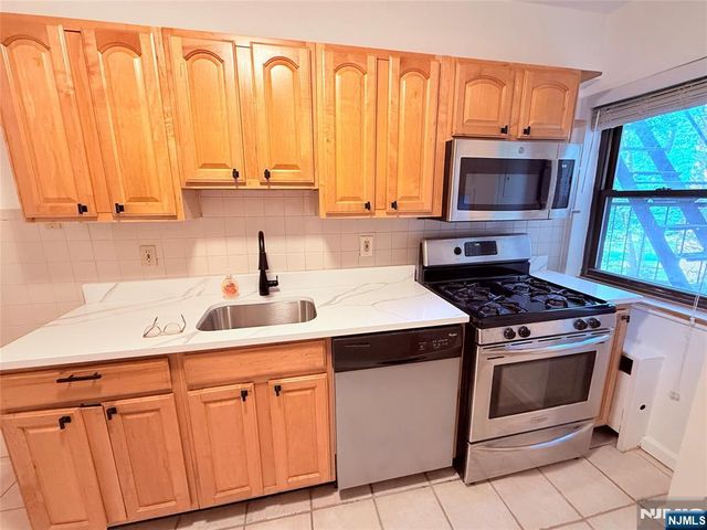 3020 Edwin Avenue 2C, Fort Lee, NJ 07024
