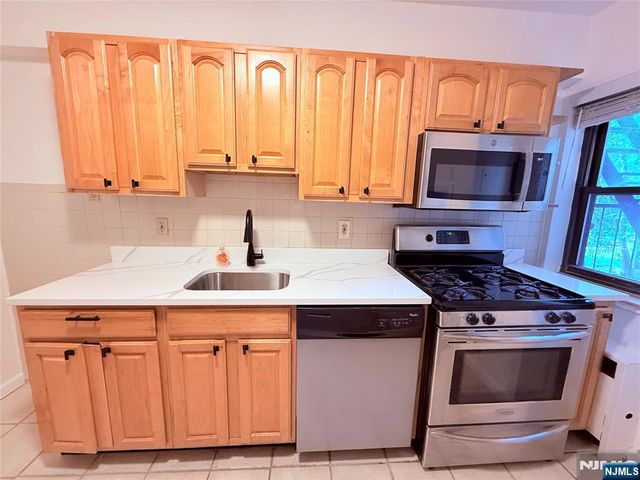 3020 Edwin Avenue 2C, Fort Lee, NJ 07024