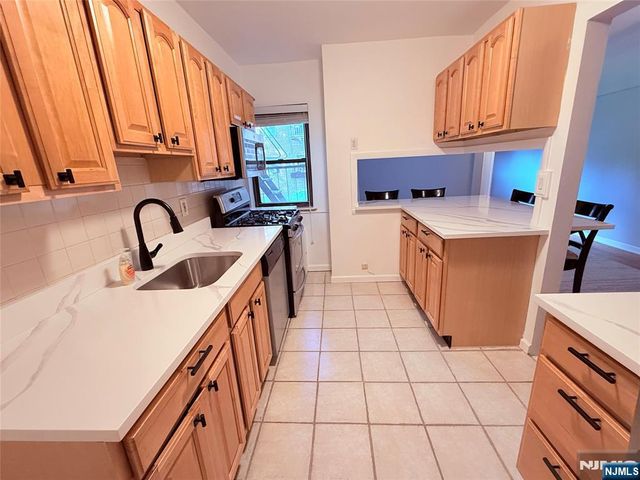 3020 Edwin Avenue 2C, Fort Lee, NJ 07024