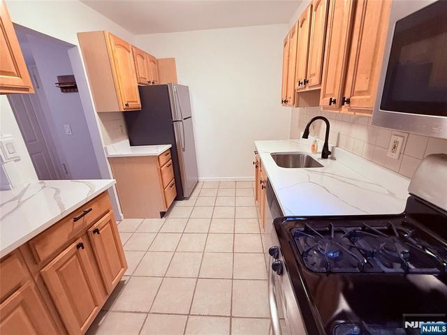 3020 Edwin Avenue 2C, Fort Lee, NJ 07024
