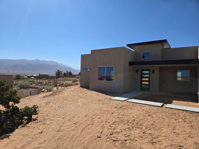 6704 Vatapa Road NE, Rio Rancho, NM 87144