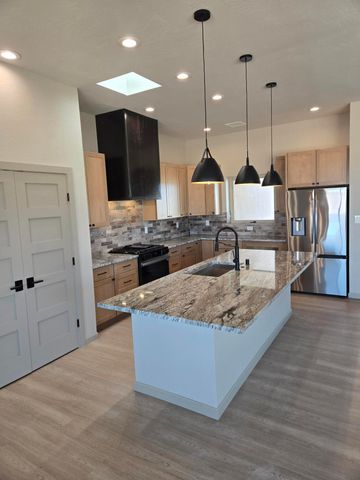6704 Vatapa Road NE, Rio Rancho, NM 87144