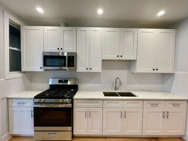 4853 W Augusta Boulevard 2, Chicago, IL 60651