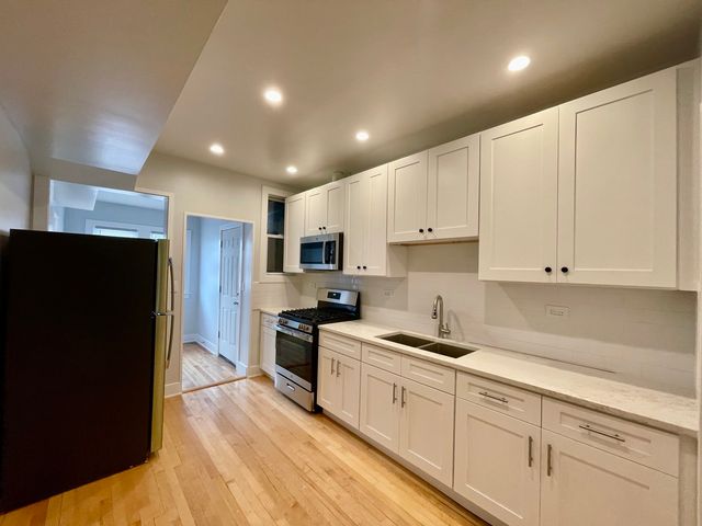 4853 W Augusta Boulevard 2, Chicago, IL 60651