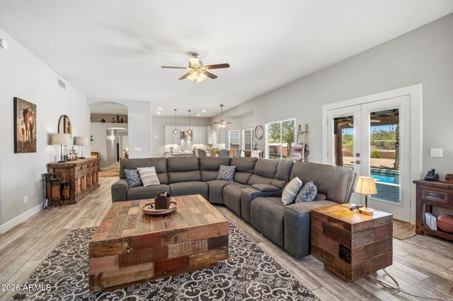 38253 N 3RD Street, Phoenix, AZ 85086